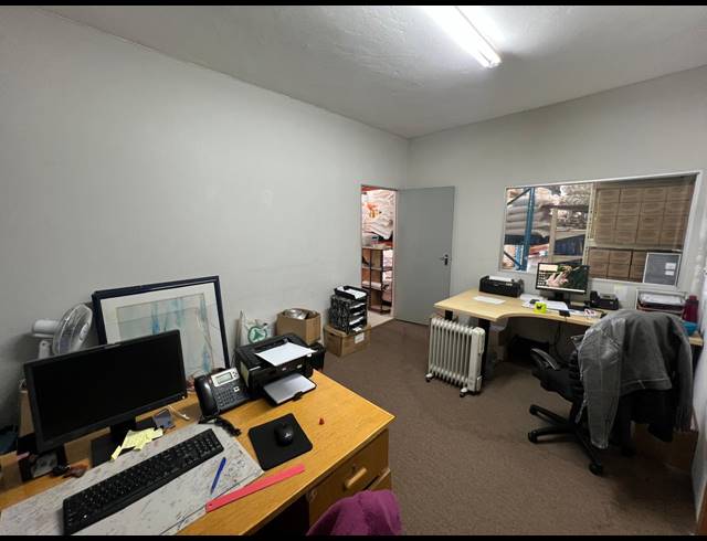350M² WAREHOUSE TO LET IN LASER PARK